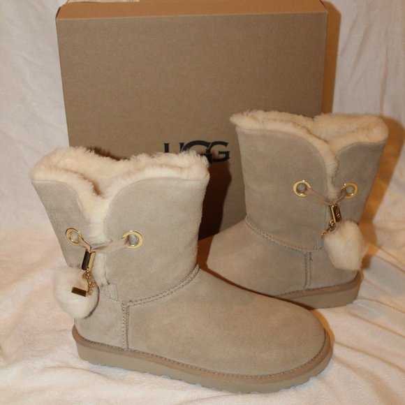 NWT UGG WOMEN'S IRINA CLASSIC SHORT SUEDE SHEARLING LINED POM POM WINTER‎ BOOTS - Picture 1 of 8